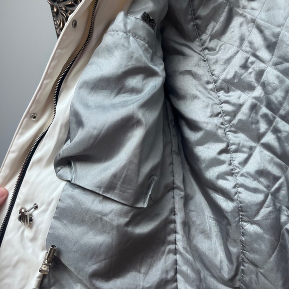 Vintage MARKER White Ski Jacket with High Collar and Fitted Silhouette - Picture 9 of 12